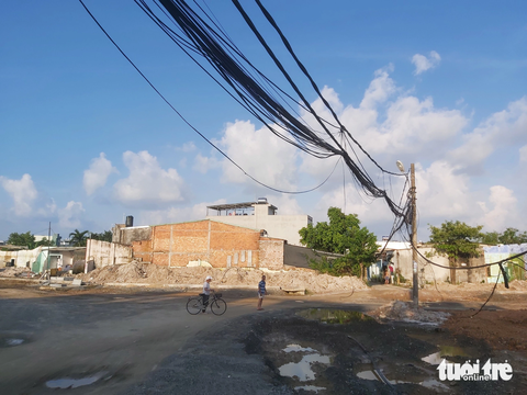 Loạt dự án giao thông trọng điểm ở Đà Nẵng bao giờ sẽ thông?- Ảnh 2. Việc triển khai thi công dự án gặp nhiều khó khăn - Ảnh: ĐOÀN CƯỜNG