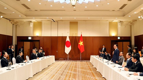 Chủ tịch nước Võ Văn Thưởng tiếp Thống đốc Fukuoka và lãnh đạo một số tỉnh ở Nhật- Ảnh 1. Chủ tịch nước Võ Văn Thưởng tiếp Thống đốc Fukuoka và lãnh đạo một số địa phương khu vực Kyushu - Ảnh: TTXVN