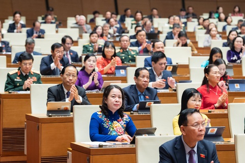 Các đại biểu Quốc hội tham gia phiên bế mạc sáng 29-11 - Ảnh: GIA HÂN Các đại biểu Quốc hội tham gia phiên bế mạc sáng 29-11 - Ảnh: GIA HÂN