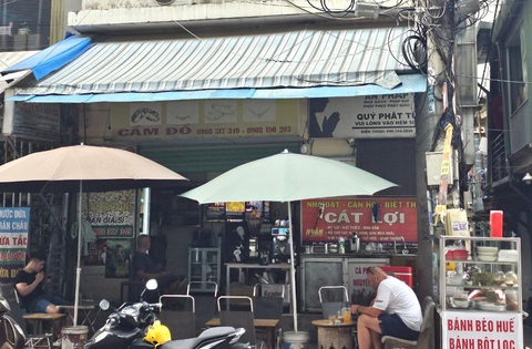 Cận cảnh hàng loạt nhà chiếm đất công, lấn hành lang sông, rạch ở Thảo Điền- Ảnh 6. Nhà đất 35A Xa lộ Hà Nội là một trong 12 nhà đất công sản do UBND phường Thảo Điền trực tiếp quản lý. Địa chỉ này do Hội người cao tuổi sử dụng. Tuy nhiên hồ sơ lưu trữ không thể hiện Quyết định thu hồi đất giao cho UBND phường quản lý. Nhà đất này cũng chưa được cấp Giấy chứng nhận.