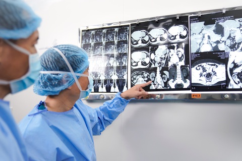 Nâng cao chất lượng, lâm sàng xuất sắc đáp ứng nhu cầu chăm sóc người bệnh- Ảnh 4. Hoàn Mỹ không ngừng nghiên cứu, đổi mới và luôn cập nhật kiến thức y khoa - Ảnh: Tập đoàn Y khoa Hoàn Mỹ