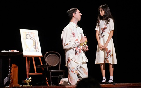 Phân cảnh họa sĩ Trần Văn Cẩn và Thúy cùng bức chân dung nổi tiếng Em Thúy trong vở opera Khung cảnh lãng quên - Ảnh: Huỳnh Vy Phân cảnh họa sĩ Trần Văn Cẩn và Thúy cùng bức chân dung nổi tiếng Em Thúy trong vở opera Khung cảnh lãng quên - Ảnh: Huỳnh Vy