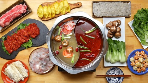 Chi cả tỉ đồng chỉ để ăn lẩu- Ảnh 2. Ăn quá nhiều lẩu có thể gây ảnh hưởng đến sức khỏe.