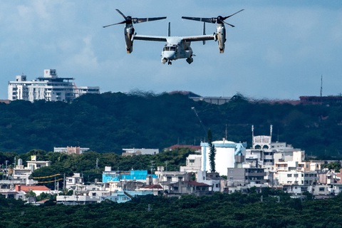 Máy bay V-22 Osprey thuộc quân đội Mỹ bay qua vùng trời Okinawa (Nhật Bản) hồi tháng 8-2022 - Ảnh: AFP Máy bay V-22 Osprey thuộc quân đội Mỹ bay qua vùng trời Okinawa (Nhật Bản) hồi tháng 8-2022 - Ảnh: AFP