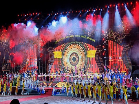 Điện lực Ninh Bình đảm bảo cấp điện phục vụ Festival Ninh Bình- Ảnh 2. Điện lực Ninh Bình đảm bảo cấp điện phục vụ Festival Ninh Bình- Ảnh 2.