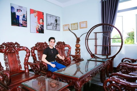 Ngọc Sơn khánh thành nhà thờ họ rộng như biệt thự, tiết lộ mục đích sử dụng gây choáng- Ảnh 3. Nam ca sĩ chủ trì xây dựng và lựa chọn từng món nội thất