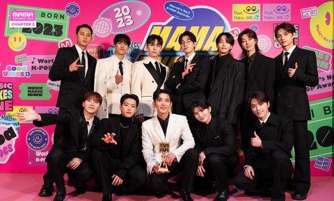 Khán giả ngao ngán vì MAMA 2023 ai cũng có giải, chiến thắng của Jisoo gây tranh cãi- Ảnh 3. Seventeen tại lễ trao giải MAMA 2023 - Ảnh: BTC