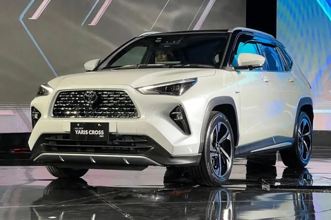Toyota Yaris Cross đang gây sốt ở Thái Lan ngay tháng đầu mở bán- Ảnh 1. Toyota Yaris Cross hiện có 2 phiên bản động cơ là 1.5L thường và hybrid, tuy nhiên xe chỉ cần bản hybrid tại Thái Lan cũng đủ áp đảo các dòng tên hạng B khác - Ảnh: headlightmag
