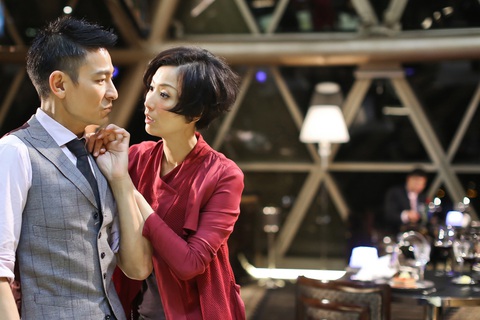 Trịnh Tú Văn 'siêu bao dung', tha thứ cho chồng trăng hoa, phản bội sau 30 năm bên nhau- Ảnh 4. Trịnh Tú Văn cùng Lưu Đức Hoa trong một cảnh quay của Blind detective (2013), nhờ đó cô được đề cử nữ diễn viên chính xuất sắc nhất tại Giải thưởng điện ảnh Hong Kong