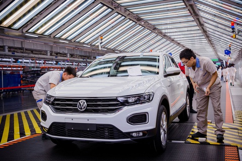 Nhiều hãng cắp sách học hỏi cách Trung Quốc làm xe điện- Ảnh 3. Vị thế của Volkswagen bắt đầu bị đe dọa từ vài năm trước, khi Volkswagen gặp khó khăn trong việc sản xuất xe điện - Ảnh: Volkswagen