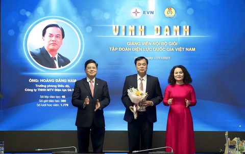 Vinh danh giảng viên nội bộ giỏi Tập đoàn Điện lực Quốc gia Việt Nam- Ảnh 1. Anh Hoàng Đăng Nam - Trưởng phòng Điều độ PC Đà Nẵng được vinh danh giảng viên nội bộ giỏi trong Tập đoàn Điện lực Quốc Gia Việt Nam