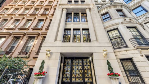 Ngôi nhà phố New York trước đây của bà Ivana Trump nằm giữa Đại lộ số 5 và Đại lộ Madison trên Đường 64. Ảnh: DOUGLAS ELLIMAN Ngôi nhà phố nằm giữa đại lộ số 5 và đại lộ Madison trên đường 64 của bà Ivana Trump - Ảnh: DOUGLAS ELLIMAN