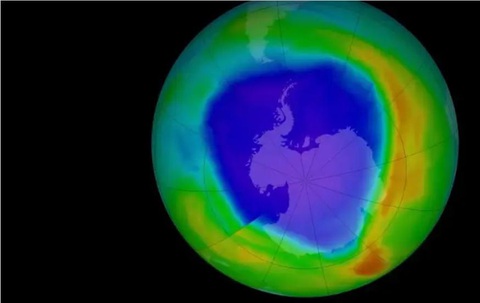 Một bản đồ nhiệt cho thấy lỗ thủng tầng ozone trên Trái đất. - Nguồn: NASA Một bản đồ nhiệt cho thấy lỗ thủng tầng ozone trên Trái đất - Nguồn: NASA