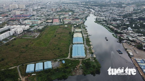 TP.HCM: Cận cảnh 'hoang phế' của Cảng Phú Định - Ảnh 3. Được Thủ tướng phê duyệt cho thuê đất từ năm 2001, thời hạn 50 năm. Dự án đầu tư cảng Phú Định trải qua 3 giai đoạn đầu tư. Cuối năm 2011 cảng Phú Định mới khánh thành đầu tư giai đoạn 1 với tổng vốn khoảng 400 tỉ đồng - Ảnh: NGỌC KHẢI