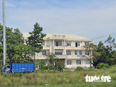 TP.HCM: Cận cảnh 'hoang phế' của Cảng Phú Định - Ảnh 4. Tháng 12-2014, Công ty TNHH MTV Cảng sông TP cổ phần hóa thành Công ty cổ phần Cảng Phú Định, vốn điều lệ 330 tỉ đồng. Trong đó, nhà đầu tư chiến lược sở hữu hơn 25% vốn điều lệ. Tiếp đến, năm 2017 công ty tăng vốn điều lệ lên 1.000 tỉ đồng, nhà đầu tư chiến lược chiếm hơn 59% vốn nắm quyền chi phối - Ảnh: ÁI NHÂN
