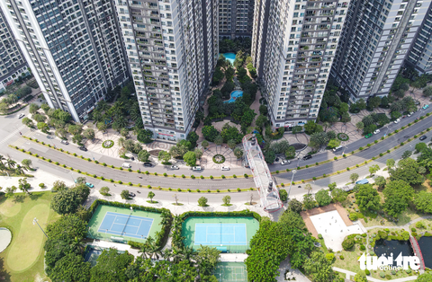 Bức tường ngăn cách đường ven sông khu Saigon Pearl - Vinhomes bây giờ ra sao? - Ảnh 4. Phía khu Vinhomes, có một con đường rộng rãi (Trần Trọng Kim) kéo thẳng từ cầu Sài Gòn đến bức tường thì khựng lại