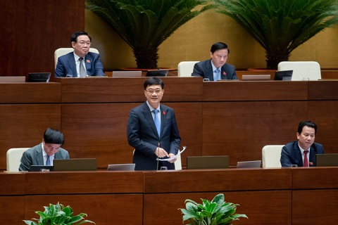 Chủ nhiệm Ủy ban Kinh tế của Quốc hội Vũ Hồng Thanh báo cáo giải trình, tiếp thu ý kiến góp ý của các đại biểu về dự thảo Luật Đất đai (sửa đổi) - Ảnh: quochoi.vn Chủ nhiệm Ủy ban Kinh tế của Quốc hội Vũ Hồng Thanh báo cáo giải trình, tiếp thu ý kiến góp ý của các đại biểu về dự thảo Luật Đất đai (sửa đổi) - Ảnh: quochoi.vn