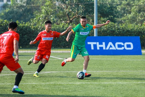 Trận khai mạc vòng loại khu vực Hà Nội, Công đoàn Hà Nội 2 (xanh lá) và Công đoàn Giáo dục Việt Nam cống hiến màn rượt đuổi tỉ số kịch tính với 6 bàn thắng chia đều cho hai đội - Ảnh: DANH KHANG Trận khai mạc vòng loại khu vực Hà Nội, Công đoàn Hà Nội 2 (xanh lá) và Công đoàn Giáo dục Việt Nam cống hiến màn rượt đuổi tỉ số kịch tính, với 6 bàn thắng chia đều cho hai đội - Ảnh: DANH KHANG