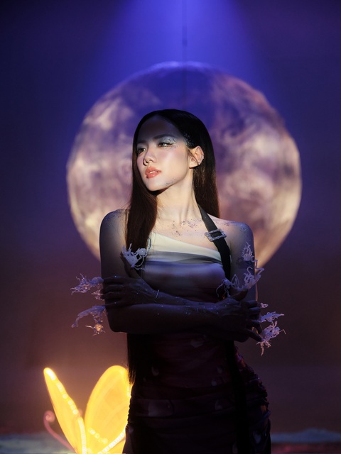 Phương Ly tiếp tục “cưa đổ" khán giả với “Little love” (But no limit) đầy mơ mộng và nữ tính - Ảnh 2. Phương Ly tiếp tục “cưa đổ" khán giả với “Little love” (But no limit) đầy mơ mộng và nữ tính - Ảnh 2.