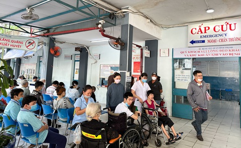 Nghịch lý trường học bệnh viện quá tải, đất công lại 'vườn không nhà trống' - Ảnh 5. Cử tri Nguyễn Minh Hoàng (phường 2, quận Bình Thạnh) đã phản ánh đến các đại biểu Quốc hội tình trạng đất công sử dụng lãng phí hiện nay. Cử tri này cho rằng đất công, tài sản công lãng phí để lại hậu quả không khác gì tham nhũng. Cử tri này đề nghị sớm sử dụng khu đất 129 Lê Văn Duyệt để làm bệnh viện, phục vụ nhu cầu khám chữa bệnh cho người dân quận