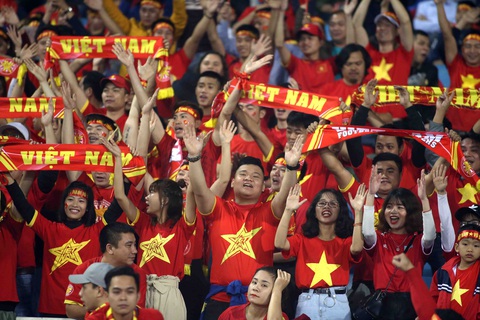 Hơn nửa triệu đồng cho vé xem trận Việt Nam gặp Iraq ở vòng loại World Cup - Ảnh 1. Cổ động viên Việt Nam trên sân Mỹ Đình - Ảnh: N.K