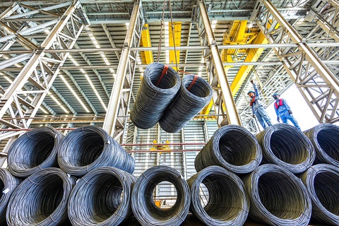 Doanh nghiệp thép phải chuyển đổi để thích nghi với thuế carbon. Trong ảnh: một trong những quy trình sản xuất thép của doanh nghiệp Việt - Ảnh: A.N. Doanh nghiệp thép phải chuyển đổi để thích nghi với thuế carbon. Trong ảnh: một trong những quy trình sản xuất thép của doanh nghiệp Việt - Ảnh: A.N.