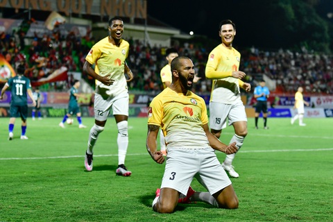 Đội bóng bầu Đức thua ngay khi đổi tên mới - Ảnh 2. Trung vệ Marlon Rangel ăn mừng bàn mở tỉ số - Ảnh: HẢI VÕ