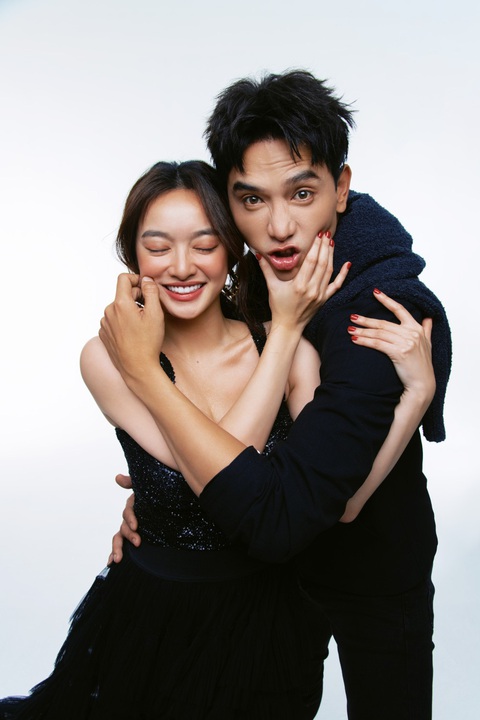 Thuận Nguyễn và Kaity Nguyễn tung bộ ảnh tình tứ, visual bùng nổ - Ảnh 6. Khi đóng cảnh nóng, Thuận Nguyễn tinh tế nhường bạn diễn lựa chọn phương án diễn
