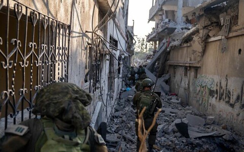 Israel không kích trong đêm, tuyên bố tiêu diệt chỉ huy Hamas ở Gaza - Ảnh 1. Lực lượng phòng vệ Israel hoạt động tại Dải Gaza, ảnh được IDF công bố vào ngày 3-11 - Ảnh: The Times of Israel/IDF