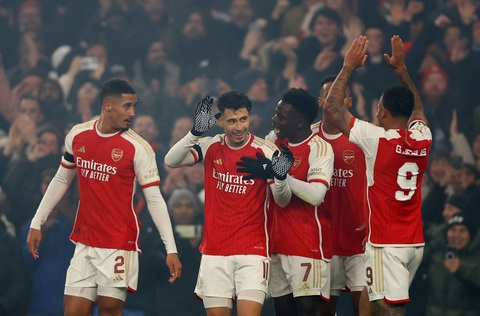 'Đè bẹp' Lens 6-0, Arsenal vào vòng đấu loại trực tiếp Champions League- Ảnh 1. Các cầu thủ Arsenal có một trận đấu tưng bừng - Ảnh: REUTERS