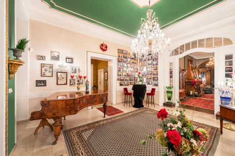 Đấu giá lâu đài gần 900 tuổi gắn liền với Mozart- Ảnh 3. Schloss Stuppach được thiết kế lại một phần vào thế kỷ 15 và 17 - Ảnh: Concierge Auctions