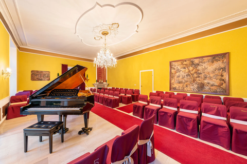 Đấu giá lâu đài gần 900 tuổi gắn liền với Mozart- Ảnh 10. “Lâu đài cuối cùng của Mozart” đã tổ chức các buổi hòa nhạc cổ điển, với sự góp mặt của các nghệ sĩ trên khắp thế giới - Ảnh: Concierge Auctions