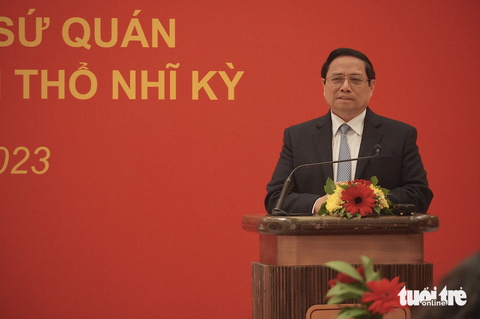 Thủ tướng Phạm Minh Chính: Luôn bảo vệ lợi ích chính đáng của người Việt ở nước ngoài- Ảnh 3. Thủ tướng Phạm Minh Chính chia sẻ với bà con kiều bào đang sống và làm việc, học tập tại Thổ Nhĩ Kỳ - Ảnh: NGỌC AN