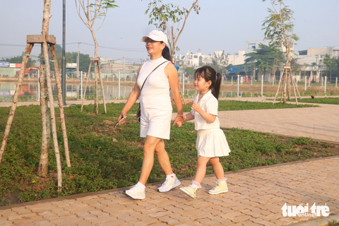 Bình Tân khánh thành công viên trung tâm lớn nhất quận- Ảnh 4. Công viên không chỉ phục vụ nhu cầu tiện ích thể dục thể thao của người dân trong phường mà còn thu hút cả người dân các địa phương lân cận - Ảnh: CẨM NƯƠNG