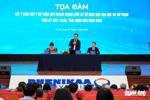 'Xóa sổ' cao đẳng sư phạm là lãng phí hay cơ hội?- Ảnh 1. Tọa đàm lấy ý kiến góp ý dự thảo quy hoạch mạng lưới cơ sở giáo dục đại học và sư phạm thời kỳ 2021-2030, tầm nhìn đến năm 2050, sáng 30-11 - Ảnh: NGUYÊN BẢO