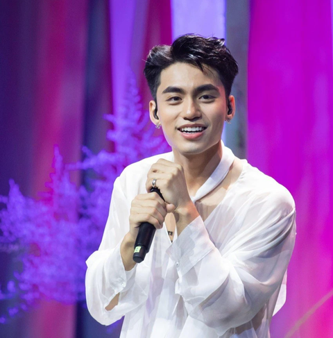 MONO có chọn sai ca khúc mở màn trong EP Đẹp?- Ảnh 2. MONO debut làm ca sĩ vào tháng 8 năm ngoái, anh là em trai Sơn Tùng M-TP - Ảnh: Facebook nhân vật
