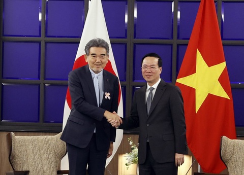 Chủ tịch nước đề nghị Hiệp hội Chuyên gia Nhật - Việt nghiên cứu sản xuất chất bán dẫn- Ảnh 1. Chủ tịch nước tiếp giáo sư Mitsuo Ochi, hiệu trưởng Đại học Hiroshima - Ảnh: TTXVN