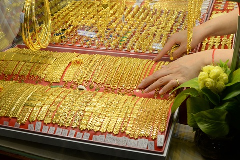 Giá vàng liên tục lập kỷ lục trong bối cảnh các kênh đầu tư khác tại Việt Nam như chứng khoán, bất động sản èo uột - Ảnh: T.T.D. Giá vàng liên tục lập kỷ lục trong bối cảnh các kênh đầu tư khác tại Việt Nam như chứng khoán, bất động sản èo uột - Ảnh: T.T.D.