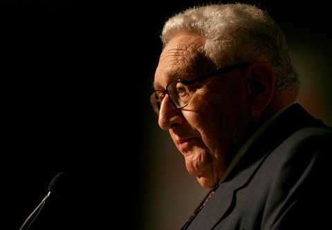 Henry Kissinger, vị ngoại trưởng định hình thế giới- Ảnh 1. Cựu ngoại trưởng Mỹ Henry Kissinger phát biểu tại một diễn đàn ở Istanbul (Thổ Nhĩ Kỳ) năm 2007 - Ảnh: REUTERS