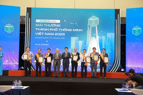 Hà Nội, TP.HCM, Đà Nẵng đoạt giải tại giải thưởng Thành phố thông minh Việt Nam- Ảnh 1. Đại diện các tỉnh, thành nhận giải thưởng TP thông minh 2023 - Ảnh: BTC