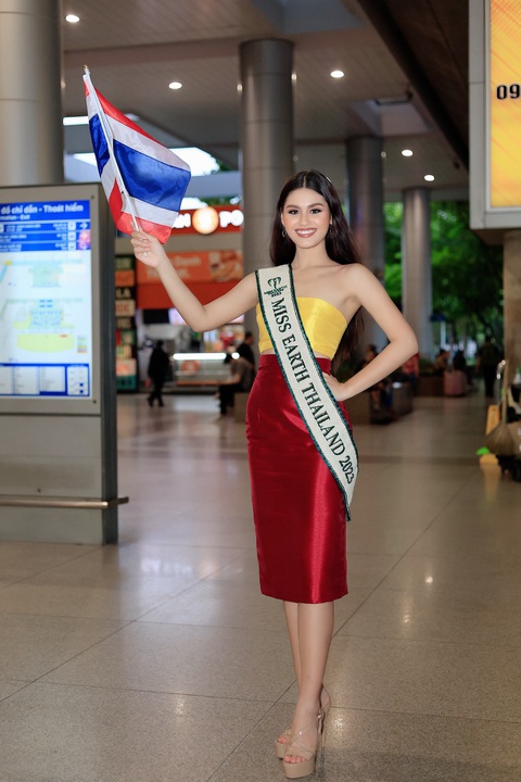 Dàn thí sinh Miss Earth 2023 diện áo dài khi đến Việt Nam- Ảnh 8. Dàn thí sinh Miss Earth 2023 diện áo dài khi đến Việt Nam- Ảnh 8.