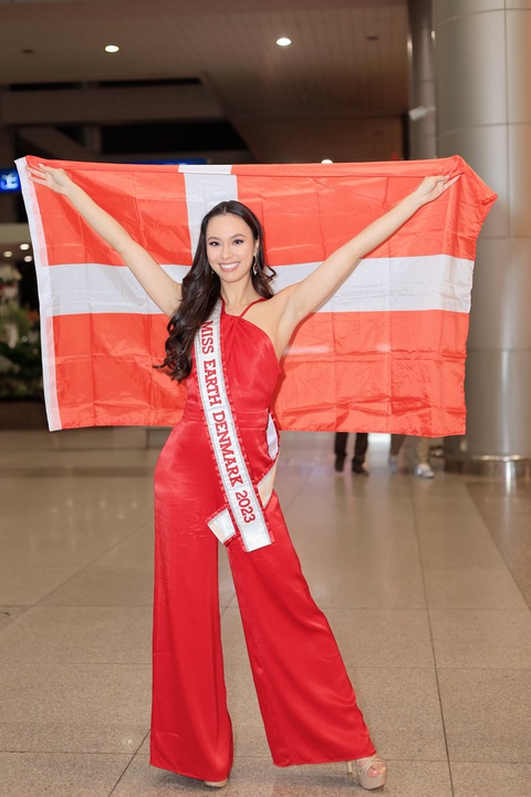 Dàn thí sinh Miss Earth 2023 diện áo dài khi đến Việt Nam- Ảnh 7. Dàn thí sinh Miss Earth 2023 diện áo dài khi đến Việt Nam- Ảnh 7.