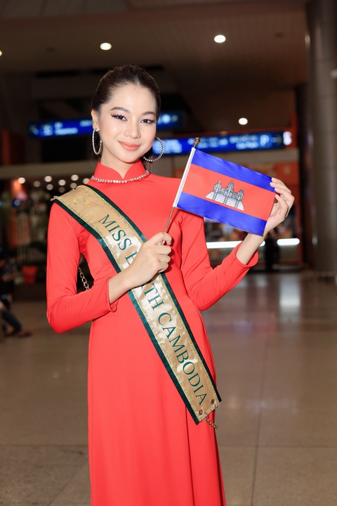 Dàn thí sinh Miss Earth 2023 diện áo dài khi đến Việt Nam- Ảnh 2. Miss Earth Cambodia