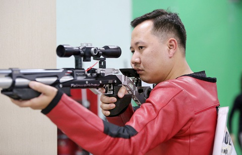 Xạ thủ Ngô Hữu Vương từng giành HCB Asiad đang duy trì phong độ ổn định ở nội dung 10m súng trường hơi di động - Ảnh: HOÀNG TÙNG Xạ thủ Ngô Hữu Vương từng giành HCB Asiad đang duy trì phong độ ổn định ở nội dung 10m súng trường hơi di động - Ảnh: HOÀNG TÙNG