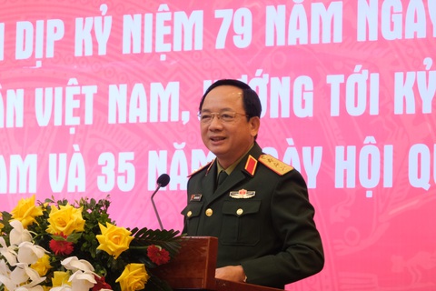 Nhà văn ươm trồng hạt giống của cái đẹp, lòng nhân ái, sự tử tế- Ảnh 2. Thượng tướng Trịnh Văn Quyết - phó chủ nhiệm Tổng cục Chính trị Quân đội nhân dân Việt Nam - Ảnh: HÀ THANH