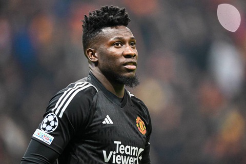 Onana sai lầm liên tục khiến Man United đang đà thắng biến thành hòa- Ảnh 1. Thủ môn Onana một lần nữa sắm vai tội đồ - Ảnh: GETTY IMAGES