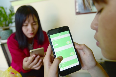 Những app cho vay kiểu tín dụng đen luôn giăng mắc nhiều cạm bẫy chờ chực người vay sa vào - Ảnh: QUANG ĐỊNH Những app cho vay kiểu tín dụng đen luôn giăng mắc nhiều cạm bẫy chờ chực người vay sa vào - Ảnh: QUANG ĐỊNH
