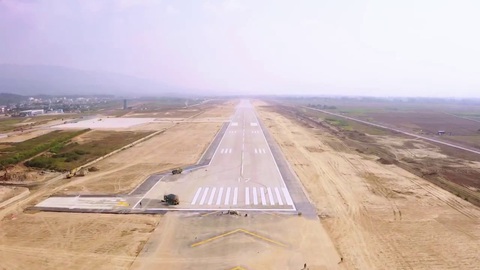 Sân bay Điện Biên sẵn sàng khai thác trở lại từ ngày 2-12- Ảnh 2. Đường băng mới của sân bay Điện Biên đảm bảo phục vụ máy bay Airbus A320, A321 - Ảnh: ACV