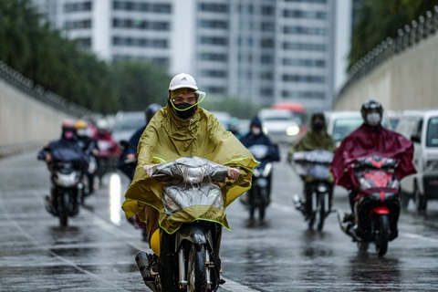 Thời tiết hôm nay 1-12: Bắc Bộ rét đậm, rét hại; Trung Bộ mưa to- Ảnh 1. Hôm nay 1-12, thời tiết miền Bắc mưa nhỏ, trời rét - Ảnh: NAM TRẦN