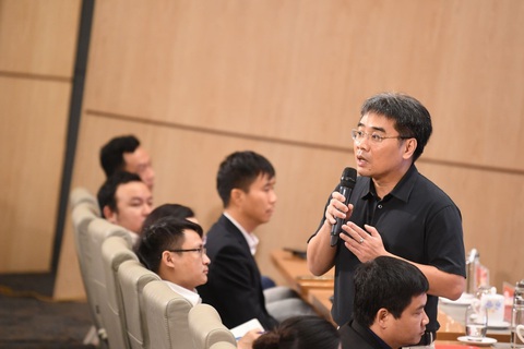 PGS-TS Huỳnh Đăng Chính trao đổi tại chương trình PGS-TS Huỳnh Đăng Chính trao đổi tại chương trình